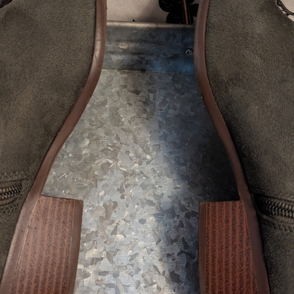 Soda Booties Moss Green Sueded Boots Women's Size 9 - Picture 5 of 7